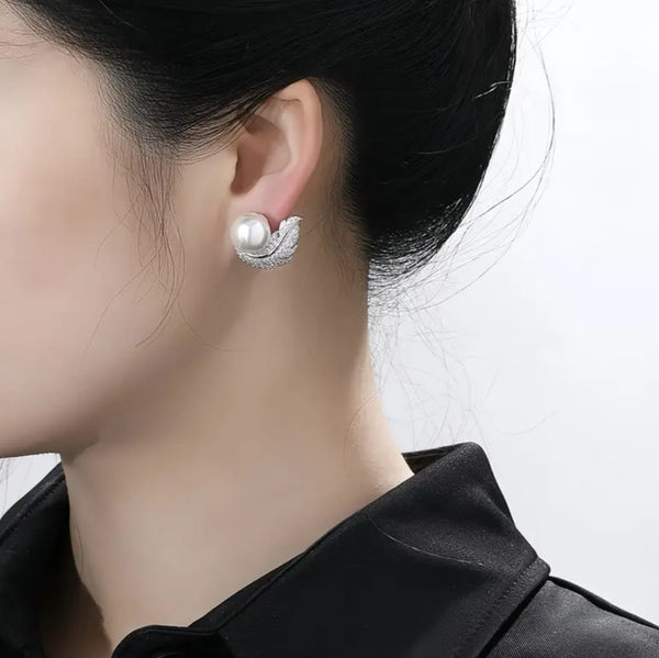 Pearl Wing Delicate Studs (White)