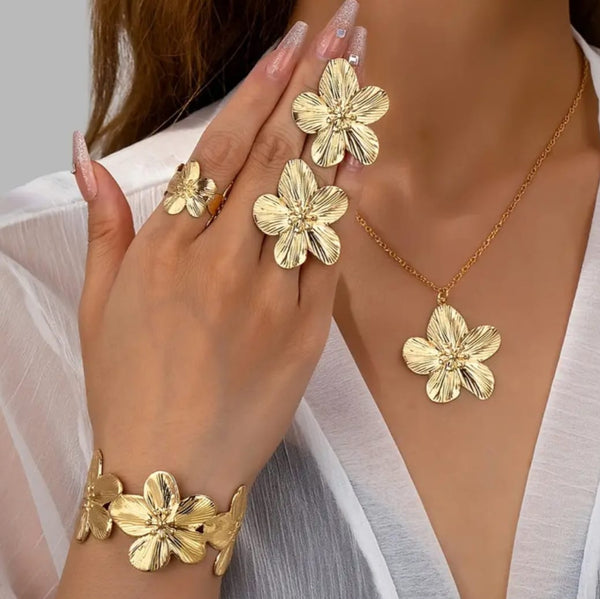 Elegant Floral Design 5 pcs Jewelry Set