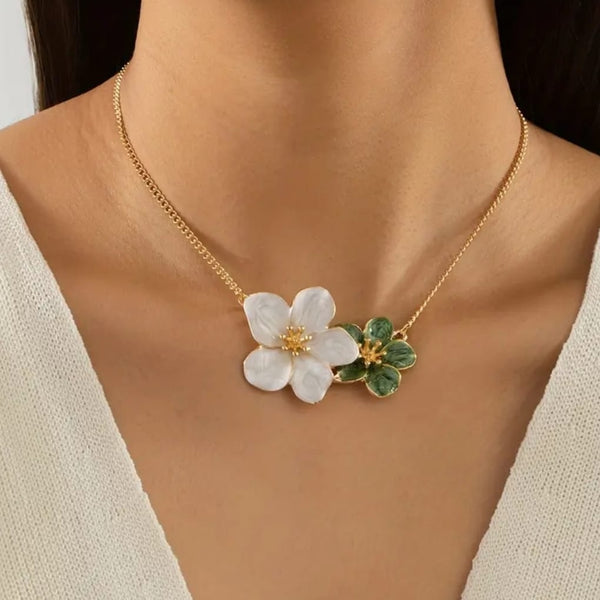 Elegant Green and White Floral Pendant Necklace